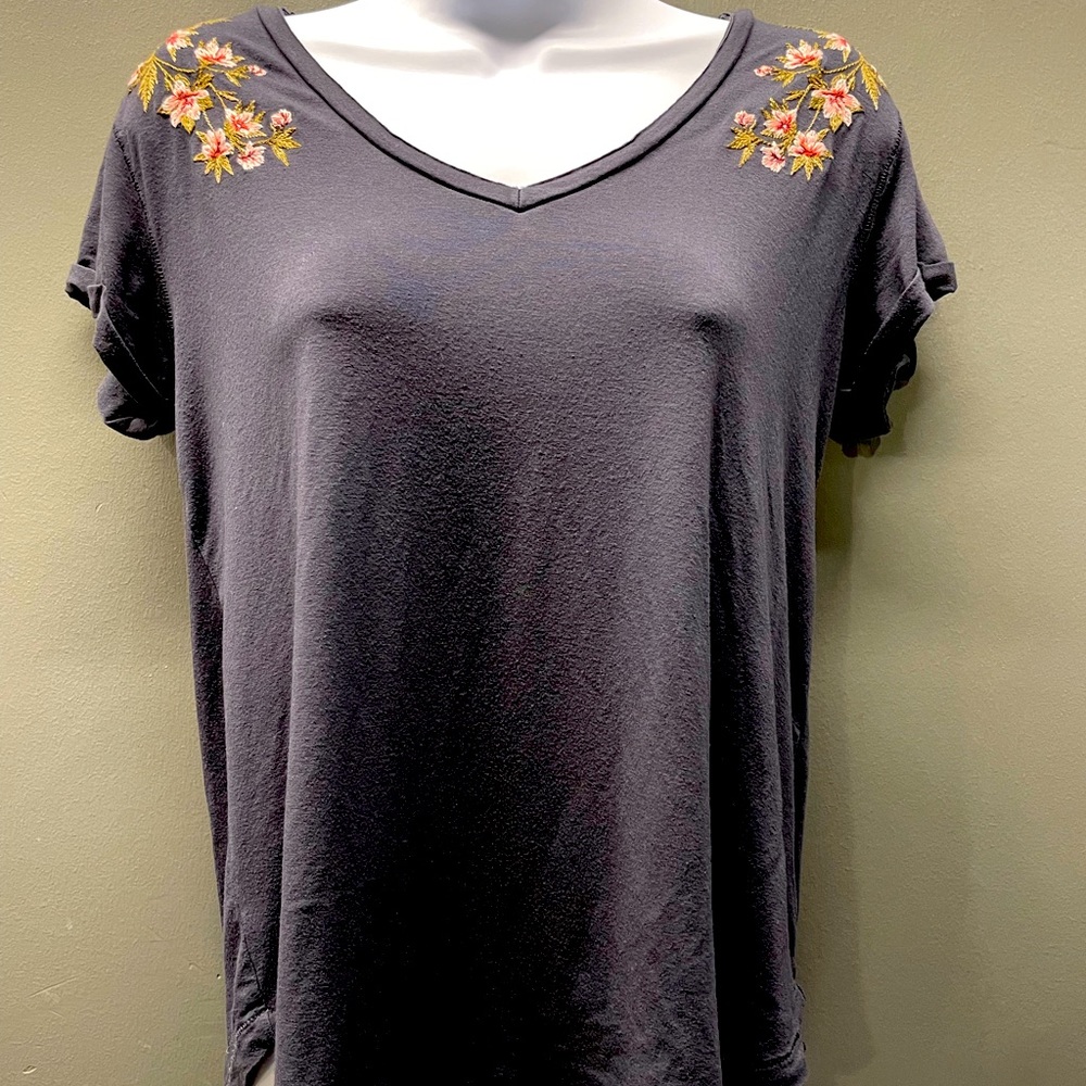 American Eagle soft tee with floral embroidered detail on shoulders